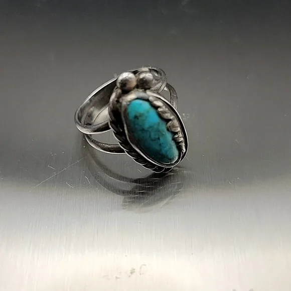 5g Vtg Native American Old Pawn Turquoise And Sterling Silver Size 7 Ladies Ring - Picture 1 of 16
